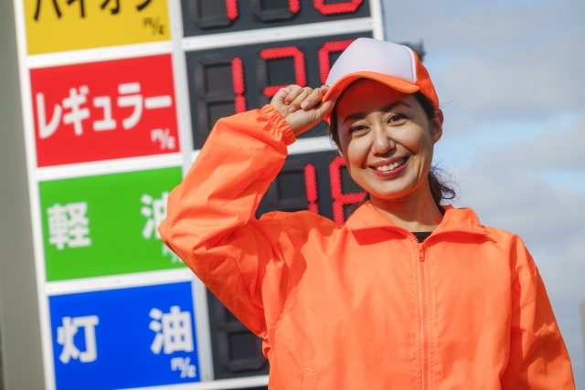 ガソリンスタンド女性店員