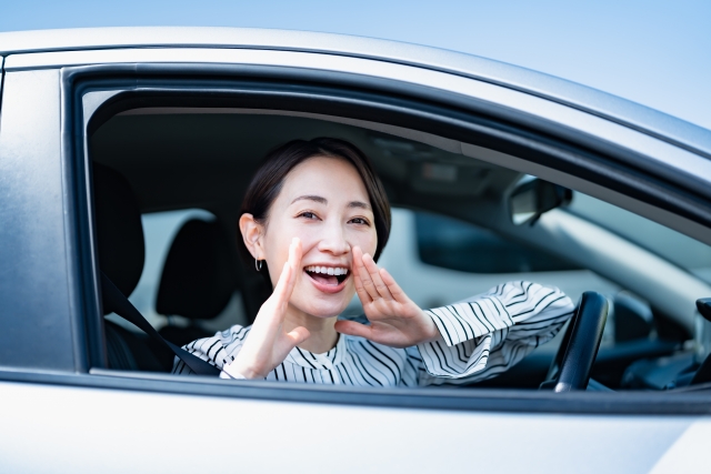 車の中の女性