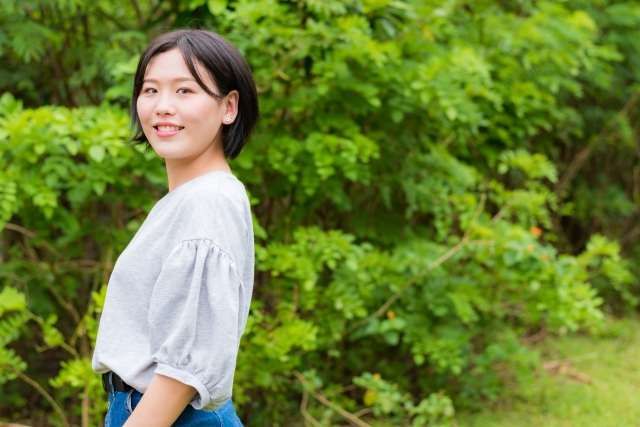 笑顔の女性