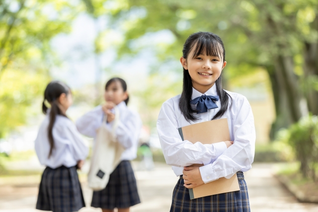 笑顔の女学生